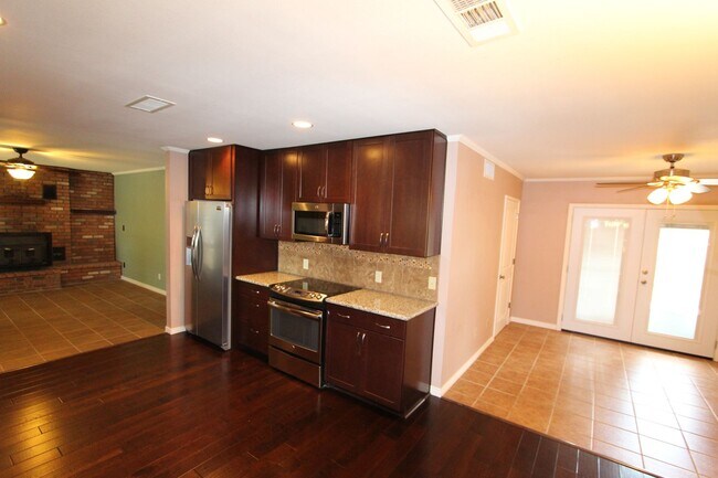 Building Photo - Back on the Market! Single-Level Flagstaff...