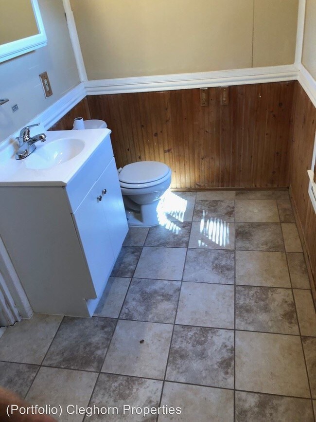 Foto del edificio - 4 br, 1 bath House - 322 Elm Street