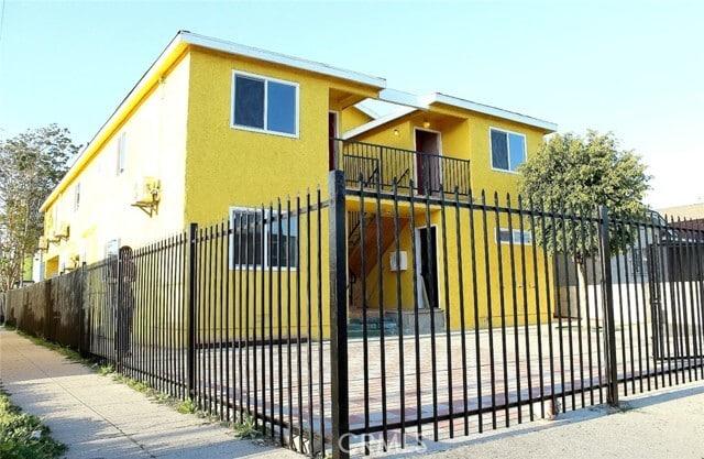 Primary Photo - 1299 W 37th Dr