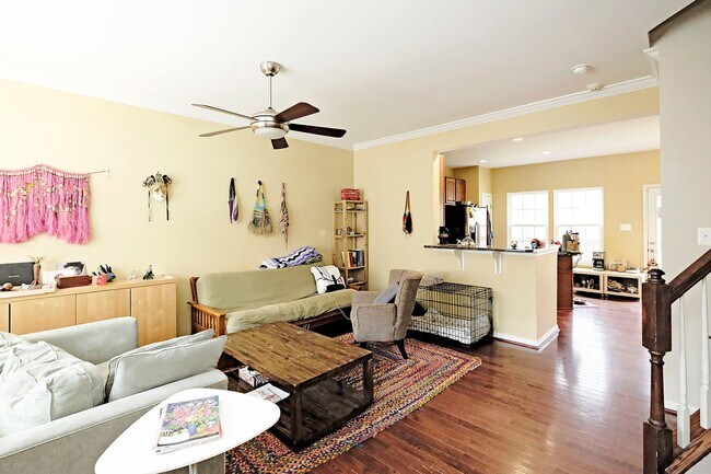 Foto del edificio - Pet-Friendly Townhome Convenient to UVA & Downtown