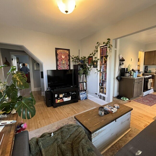 Foto del edificio - 2434 Sommers Ave