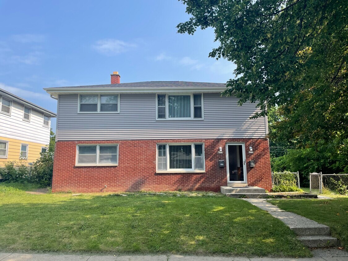 Foto principal - 8310-8312 W Grantosa Dr