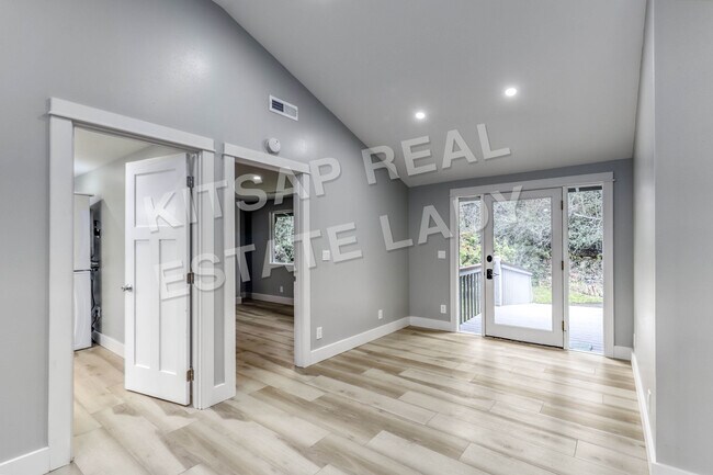 Foto del edificio - 9587 Silverdale Loop Rd NW