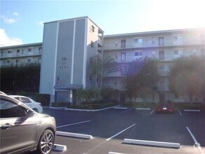 Building Photo - 2226 N Cypress Bend Dr