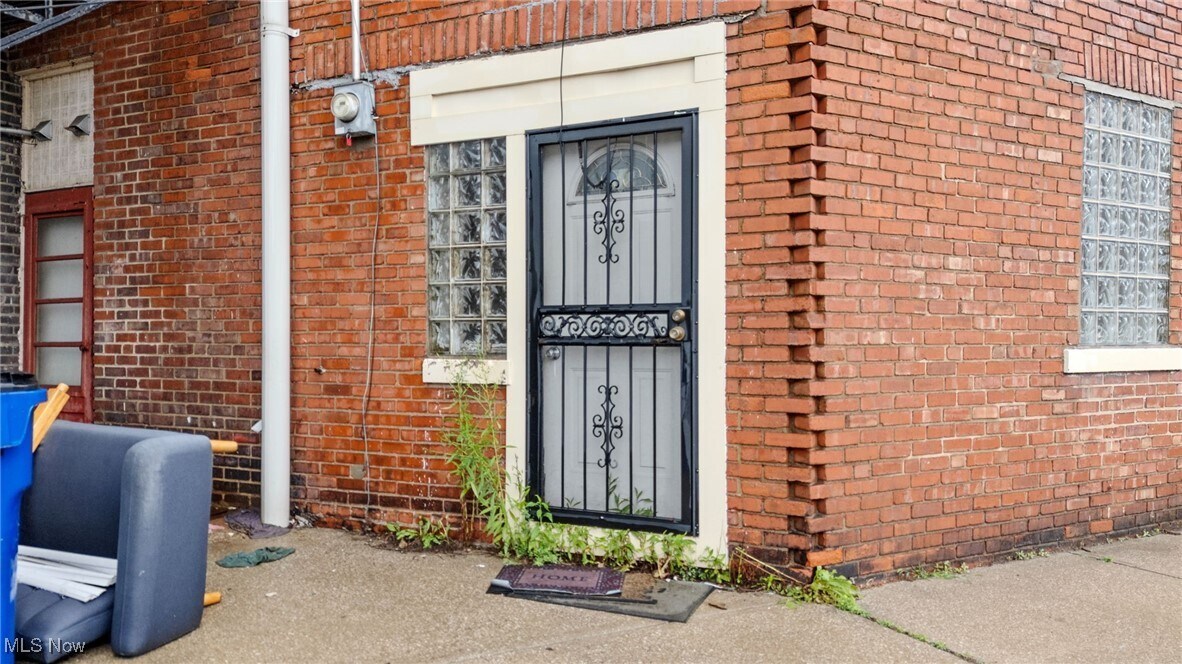 15300 Waterloo Rd Cleveland, OH 44110 – photo 1