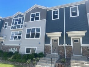 Building Photo - 873 Roselyn Dr