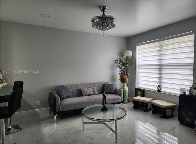 Foto del edificio - 10046 Winding Lake Rd