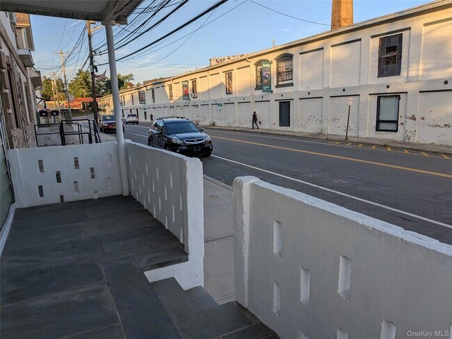 Foto del edificio - 90-92 W Railroad Avenue Unit