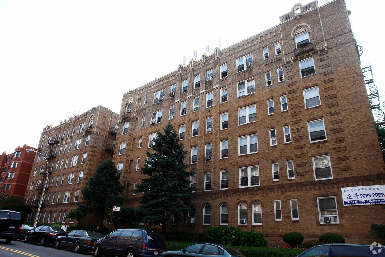 140-02 - 140-10 ¡Franklin ¡alejado - 140 Franklin Avenue Apartments