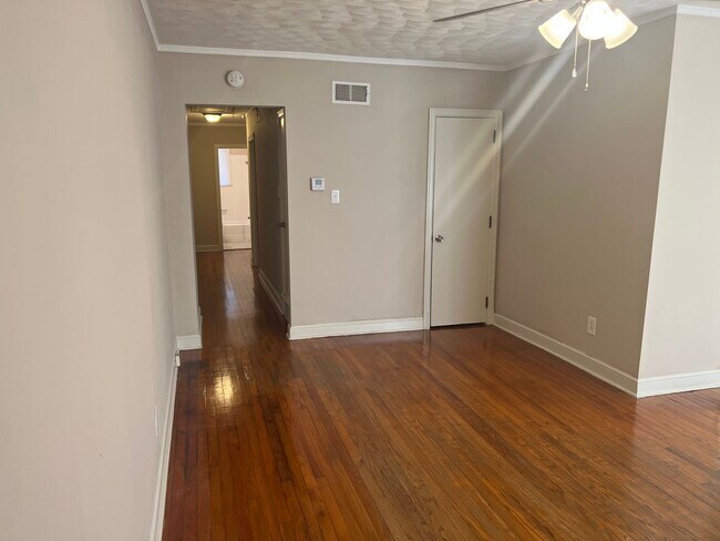 Building Photo - 1808-1810 Faxon