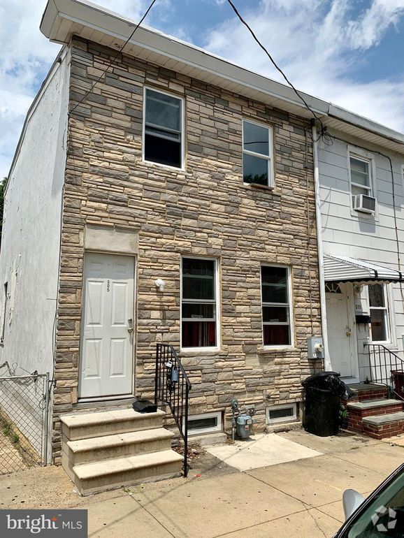 Building Photo - 805 Anchorage St