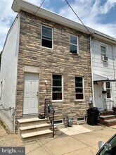 Building Photo - 805 Anchorage St