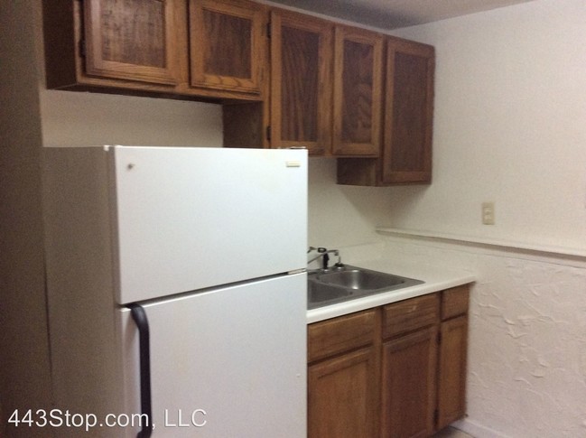Building Photo - 6160 N East Circle Dr