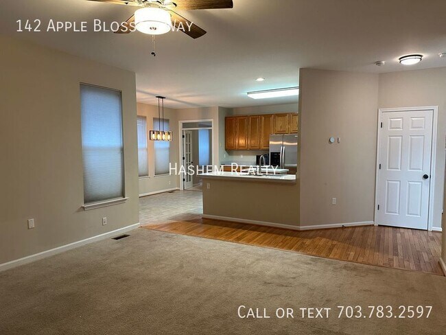 Foto del edificio - Stunning 5-Bedroom, 3.5-Bath Home in Sough...