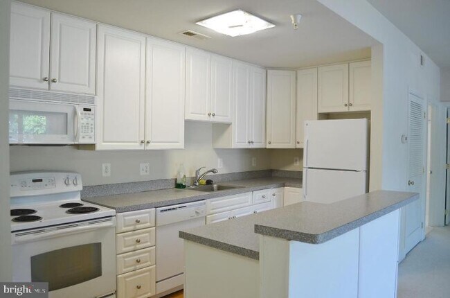 Building Photo - 10600 Provincial Dr