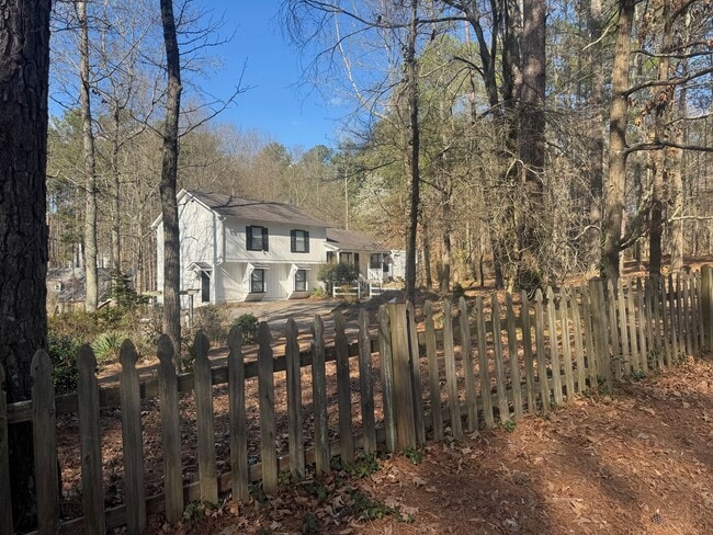 Foto del edificio - 1+ Acre of Wooded Privacy in Allatoona High School