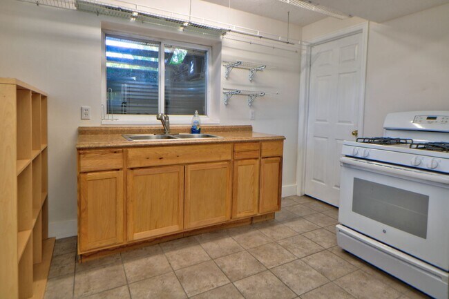 Foto del edificio - Basement Apartment Near Springville Canyon