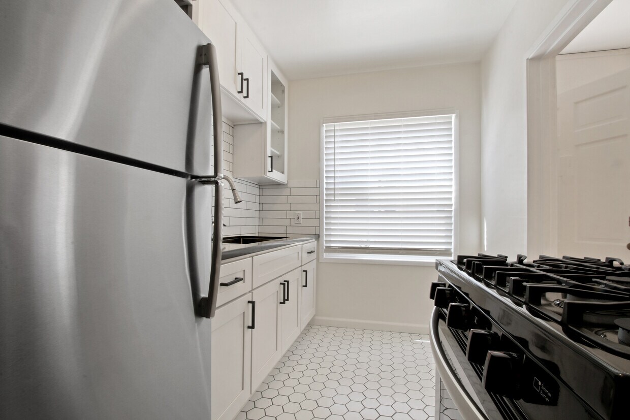 Foto principal - 974 Yale St