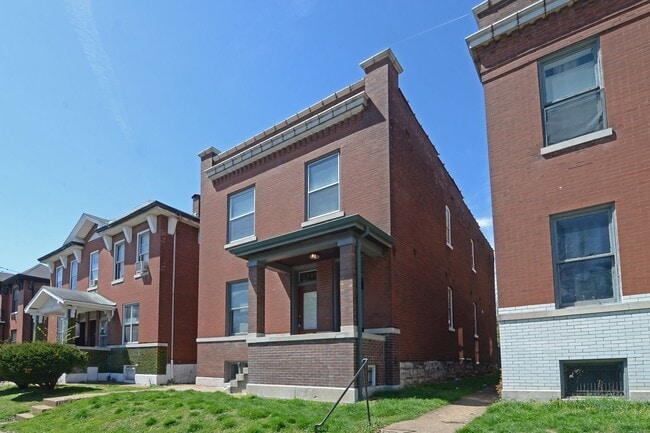 Building Photo - 3449 Iowa Ave