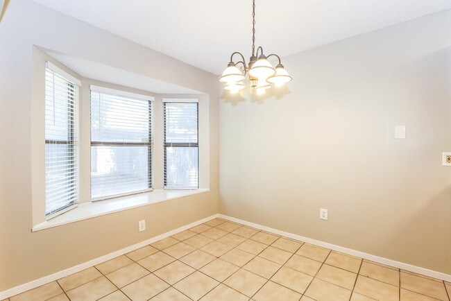 Foto del edificio - 6214 Lotus Dr