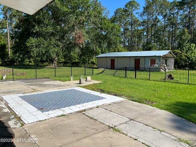 Building Photo - 4565 Cedar Point Rd