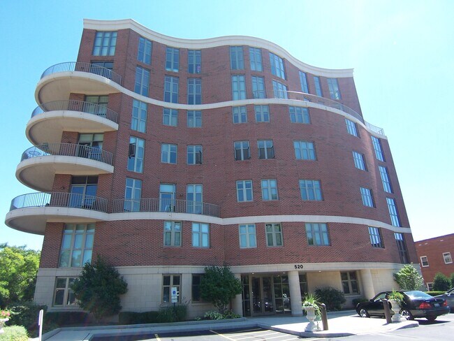 Building Photo - 520 S Washington St