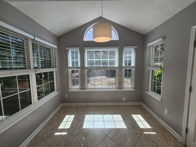 Foto del edificio - 311 Hawkstone Way