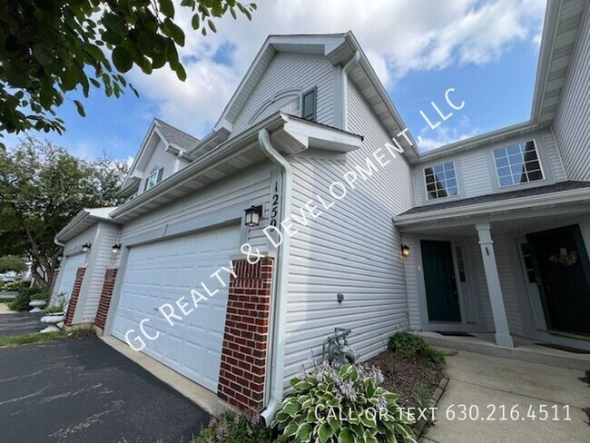 Building Photo - ***WOODLAND HILLS TOWNHOME / 2 BDRM - 3.5 ...