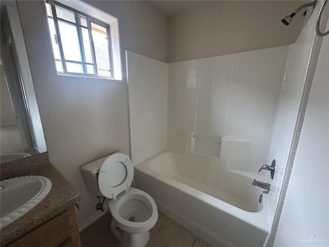 Foto del edificio - 13 South Dr