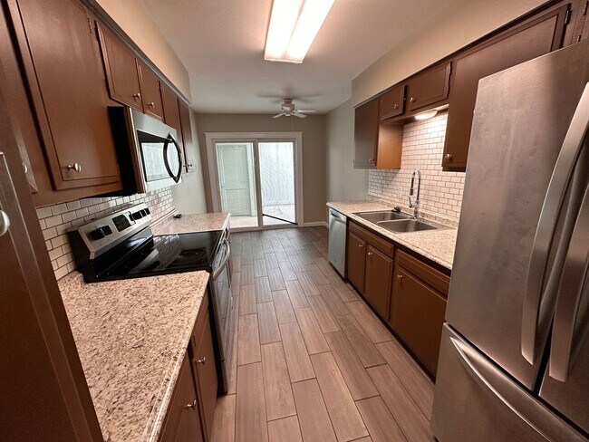 Foto del edificio - 424 Longmeadow Dr