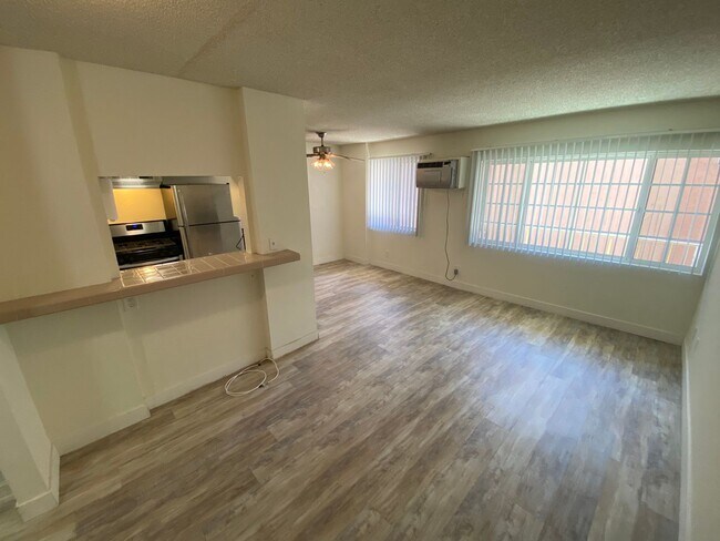 Foto del edificio - 3730 S Sepulveda Blvd