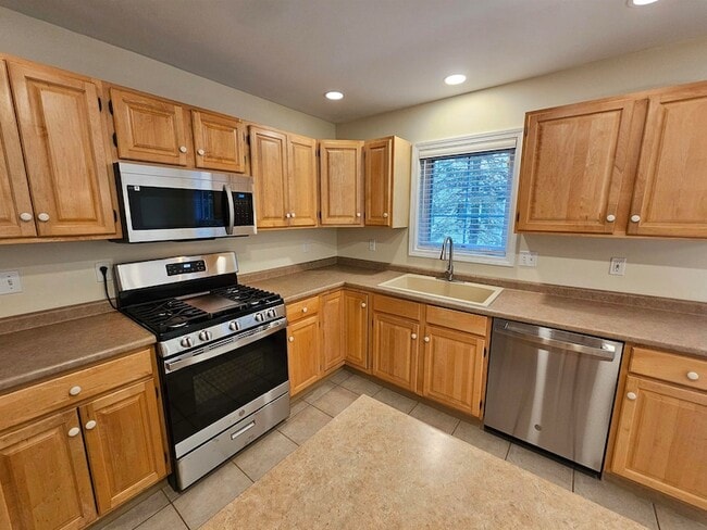 Building Photo - 73 Partridge Dr