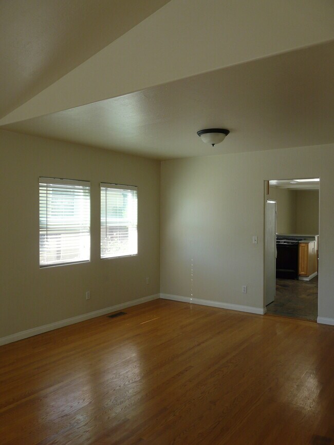 Building Photo - 5329 Rosalind Ave