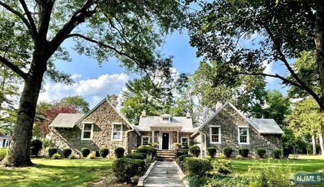 Primary Photo - 2 Wakefield Ln
