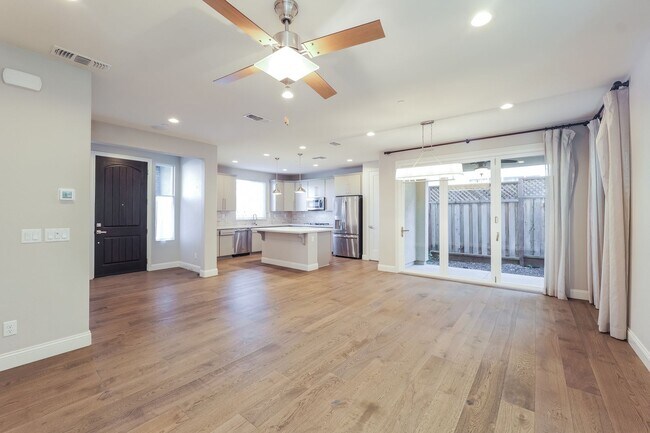 Foto del edificio - PURE Property Management Presents: Your Gateway to Elevated Living in the Coveted Twin Creeks Par...