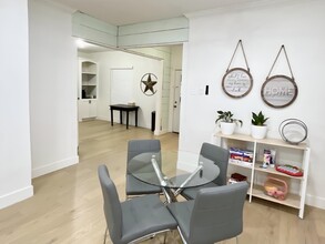 Building Photo - 301 Tabor St