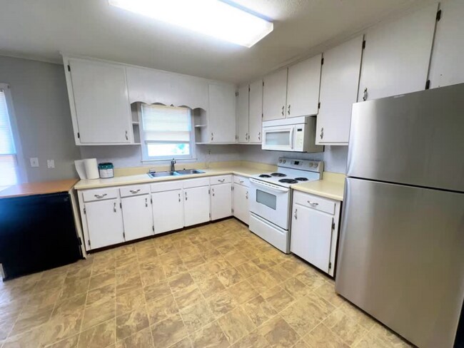 Foto del edificio - 607 Parker Mathis Dr