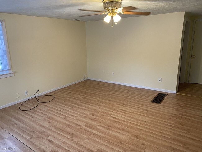 Building Photo - 3 br, 1 bath House - 117 Broad St
