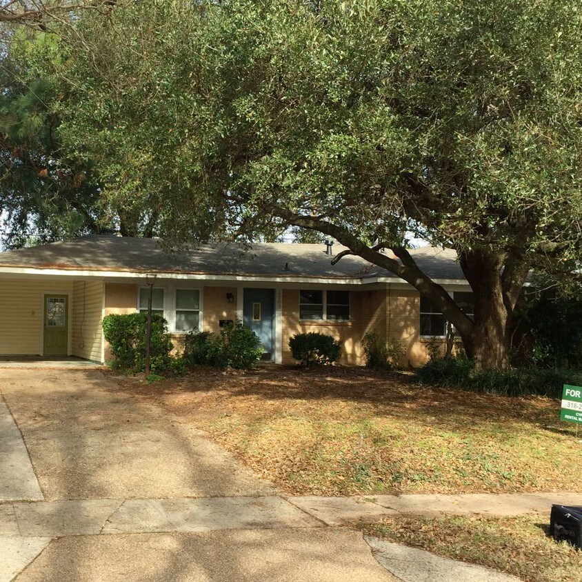 Foto principal - 1203 Caroline Dr