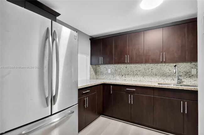 Foto del edificio - 10000 NW 80th Ct