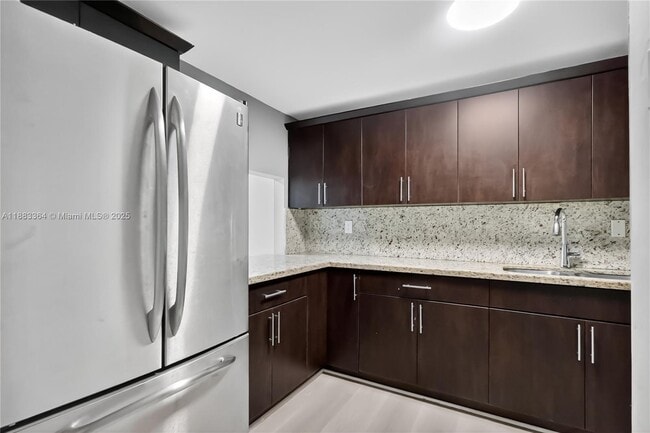 Building Photo - 10000 NW 80th Ct