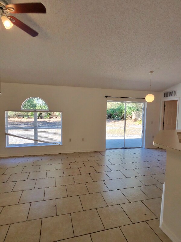 Foto del edificio - 19 Leidel Dr