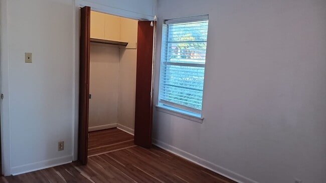 Foto del edificio - 1402 Hillcrest Dr