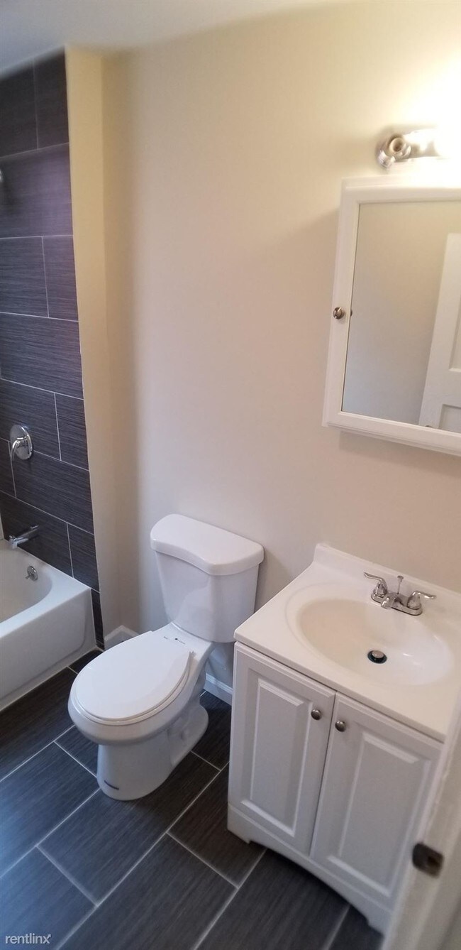 Building Photo - 4 br, 1 bath  - 464 Avon Ave Apt 1