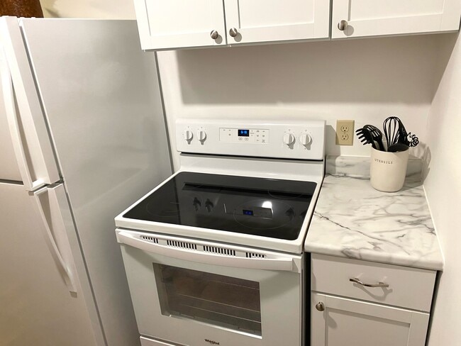 Kitchen - 3260 Starr St