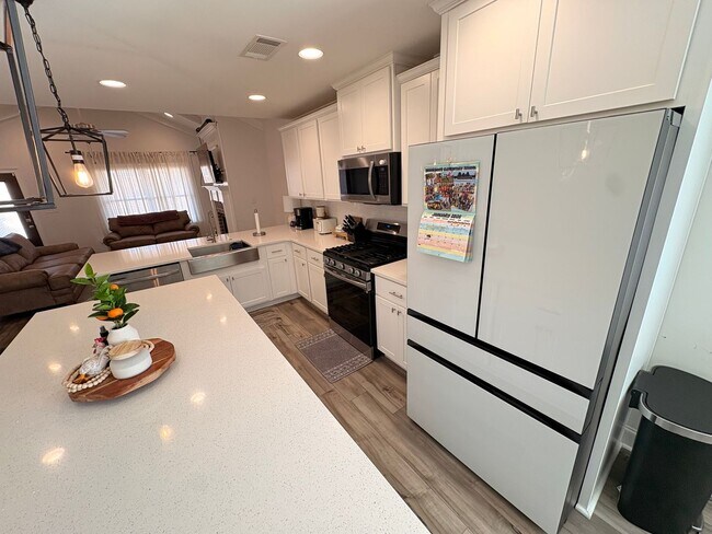 Foto del edificio - Available March!