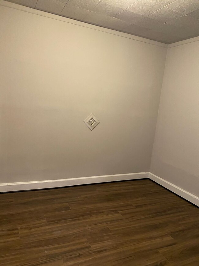 Building Photo - Huge Homes for Rent!! Space! Space! Space!...