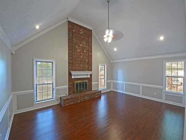 Foto del edificio - 4 Bed, 3 Bath. In Cordova Near Rockcreek P...