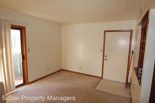 Building Photo - 427 S SILVERWOOD