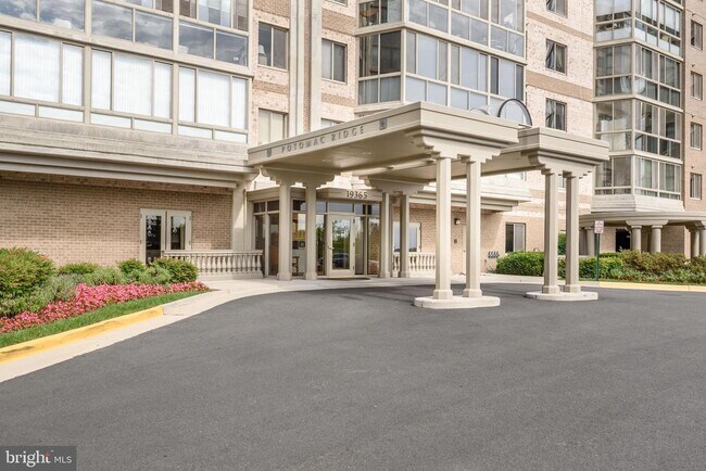 Foto del edificio - 19365 Cypress Ridge Terrace